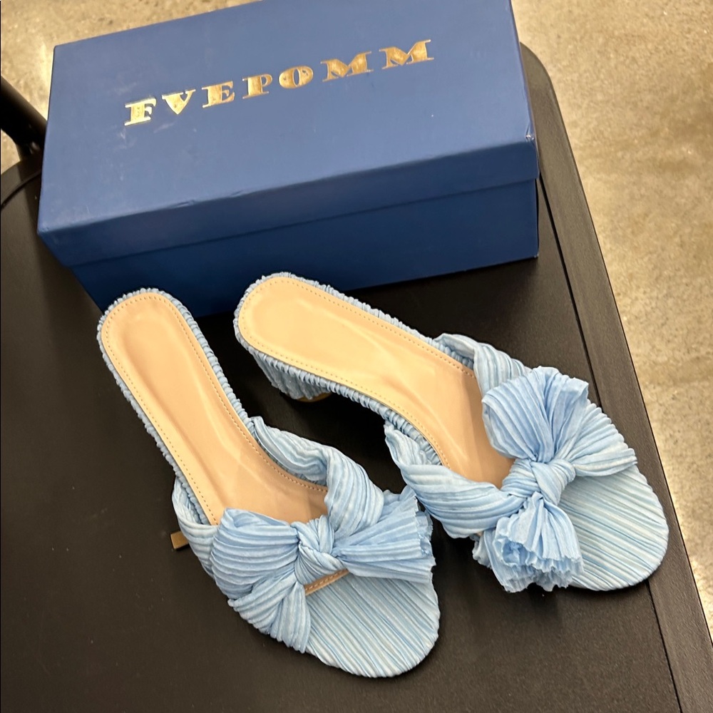 Women's  size 10, no box, FVEPOMM Blue Pleated Bow Sandals